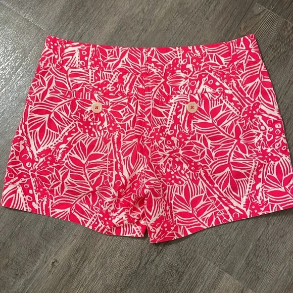 Lilly Pulitzer Punch Pink Giraffe Print Shorts - Picture 4 of 4